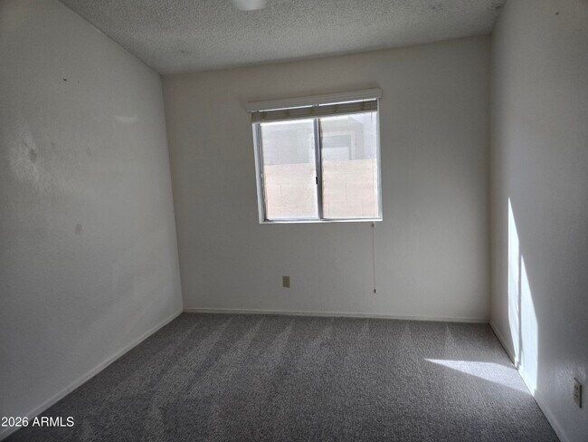 Building Photo - 3033 E Siesta Ln