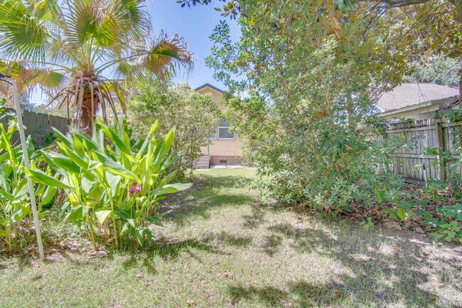 Building Photo - East Pensacola 4BR Home with Loft, Sunroom, Hardwood Floors & Updated Kitchen