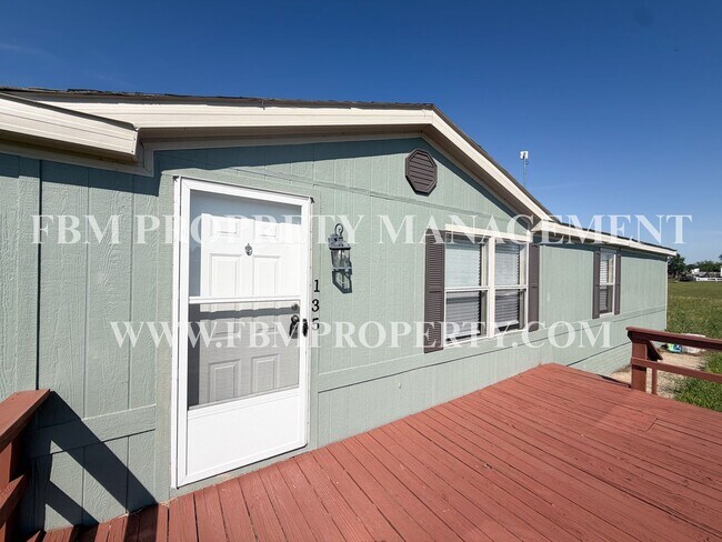 Building Photo - 135 SE County Rd 3144