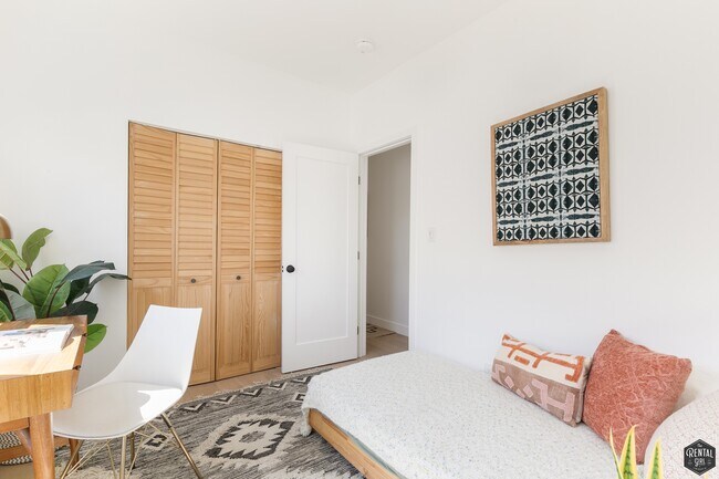 Building Photo - 5847 1/2 Ernest Ave-