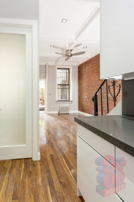 Primary Photo - 564 Hudson St