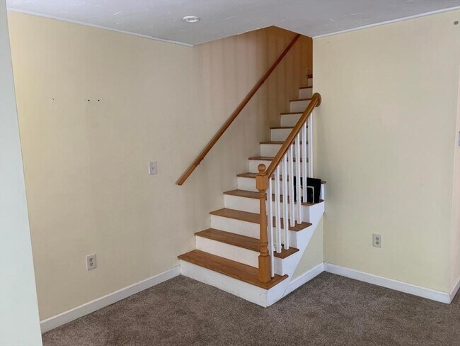 Building Photo - 906 Edgebrook Dr