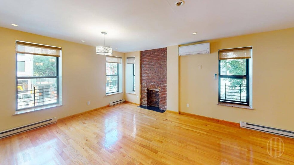 Building Photo - 400 E 78th St