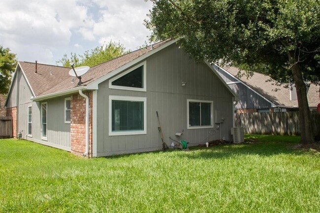 Building Photo - 11111 Middleburgh Dr
