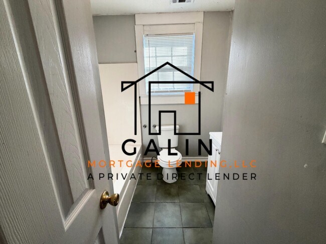 Building Photo - 1005 Amaranth Ave