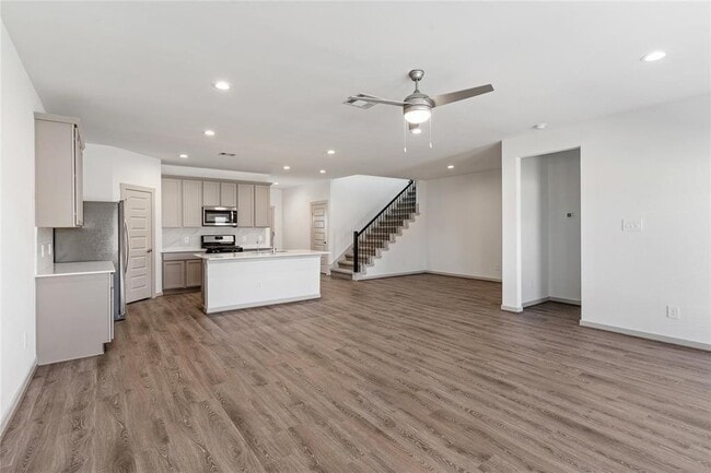 Building Photo - 29318 Hoelzen Holw Dr