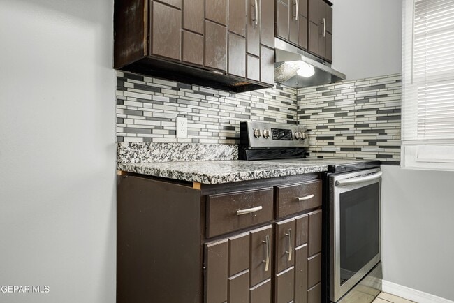 Building Photo - 333 Eubank Ct