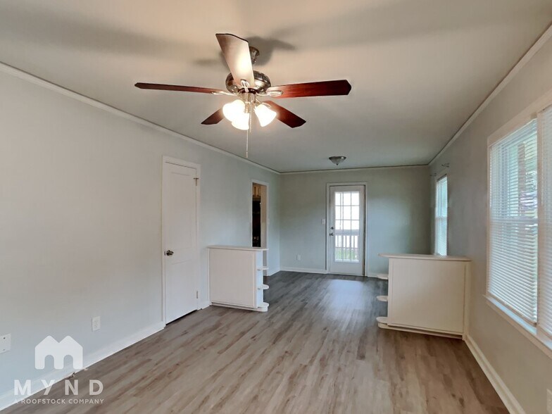 Building Photo - 837 Northview Dr