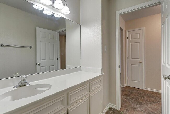 Building Photo - 14905 Dasmarinas Dr