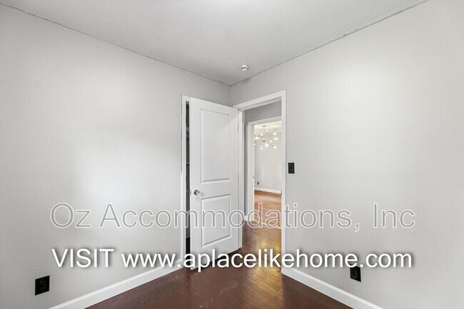 Building Photo - 8201 E 110th St