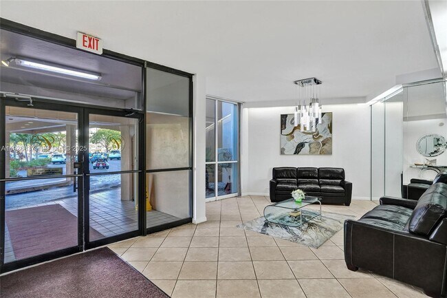 Building Photo - 1200 St Charles Pl