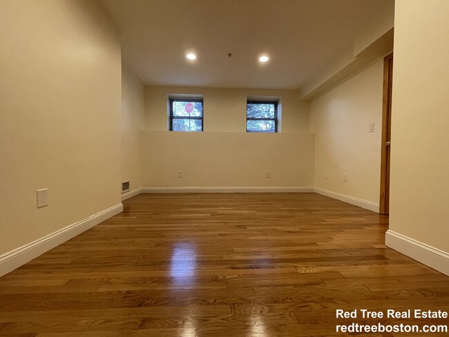 Apt 1 - 1803 Beacon St