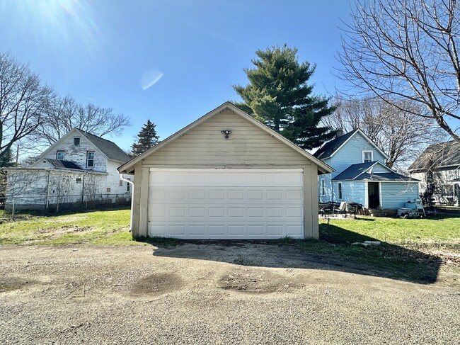 Building Photo - 1023 Hackett St