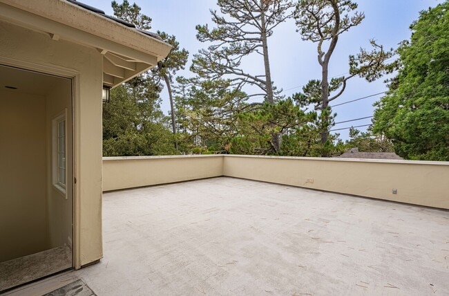 Building Photo - 4055 Sunset Ln