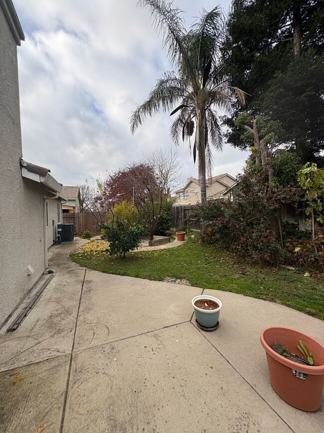 Building Photo - 148 Mike Gartrell Cir