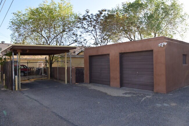 Building Photo - 204 Monroe St NE