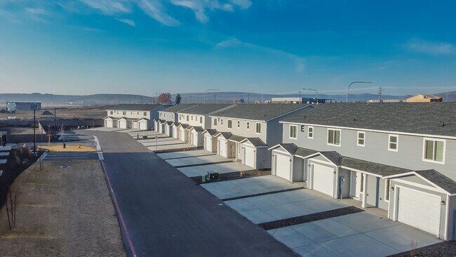 Building Photo - FREE RENT UNTIL FEB. 2026!