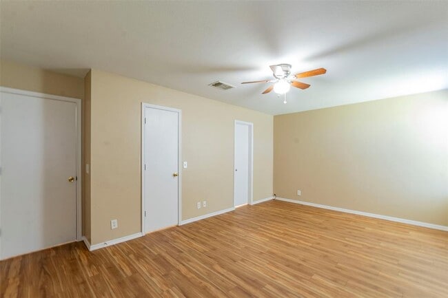 Building Photo - 207 Mitchell Dr