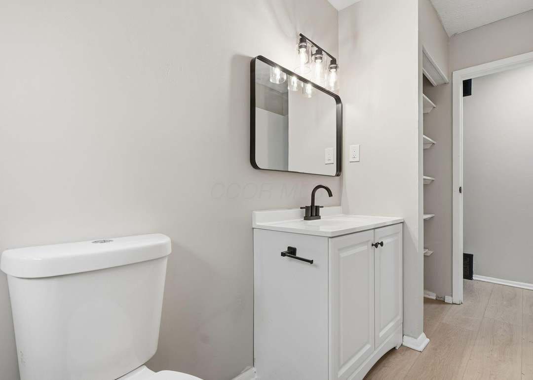 Building Photo - 2526 Queenswood Dr