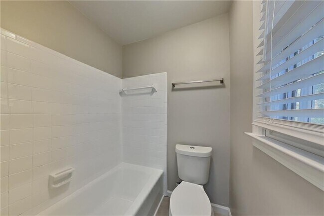 Building Photo - 506 Daisy Nash Dr SW