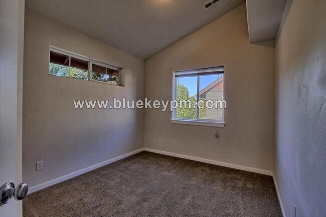 Building Photo - 16220 SW Gage Ln