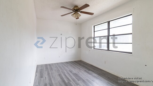 Building Photo - 604 Roselyn Ave