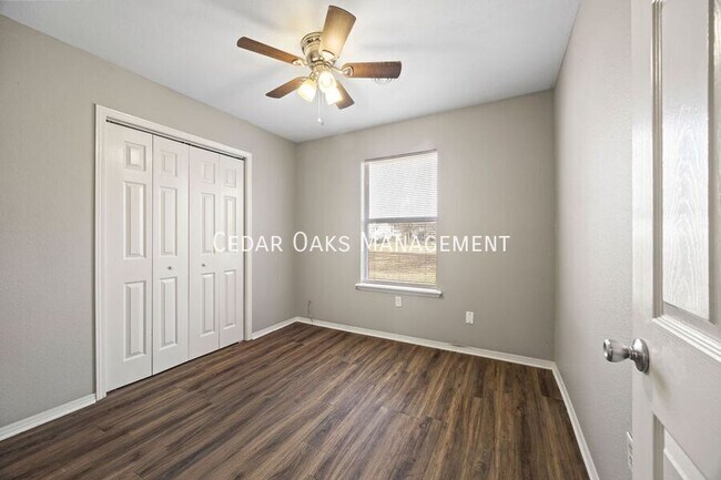 Building Photo - 2372 N Raven Ln
