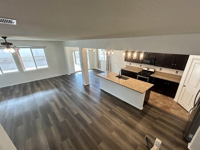 Building Photo - 13050 Oakwood St