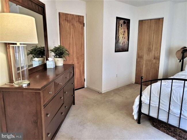 Building Photo - 8 Rex Ave