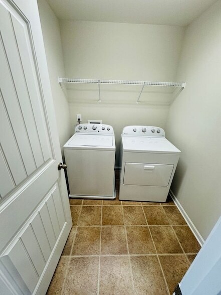 Building Photo - 748 Tennypark Ln