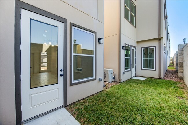 Building Photo - 2903 El Fenice Ln