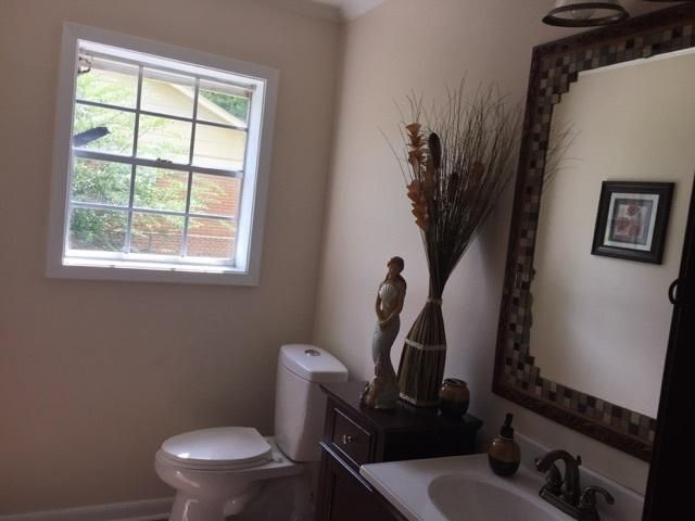 Guest Bath - 311 Linden Cir