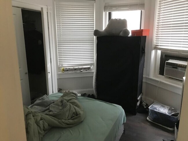 Building Photo - Nicely renovated 2 bed in the heart of Fenway!