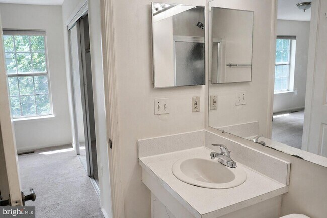 Building Photo - 2723 Manorhaven Ct