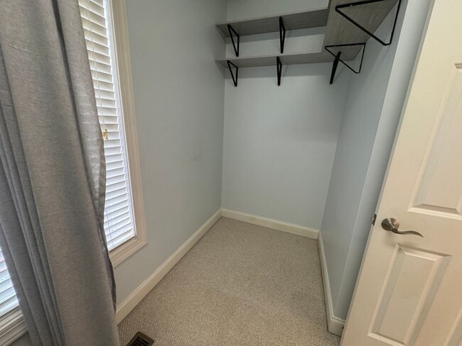 Building Photo - Available to Show