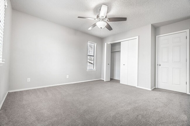 Building Photo - Newly Renovated Duplex! Rare!