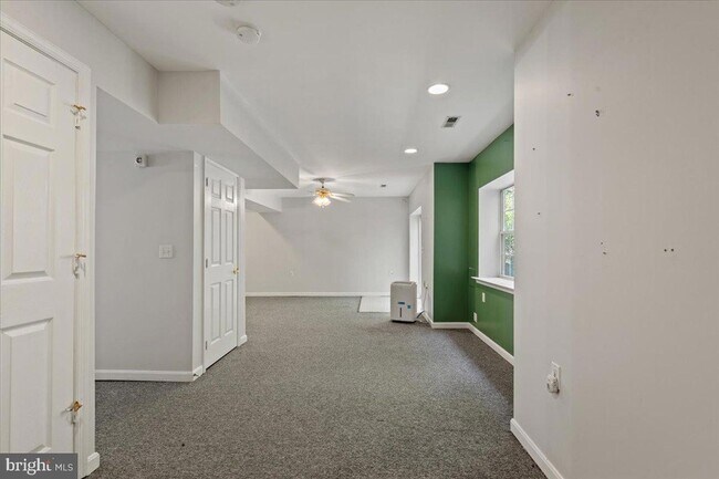 Building Photo - 28920 Livingston Dr