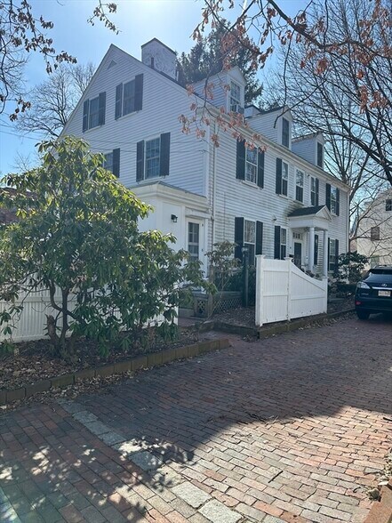 Building Photo - 84 Irving St