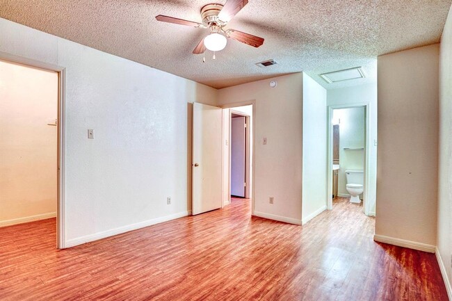Building Photo - 106 Hughson Ct