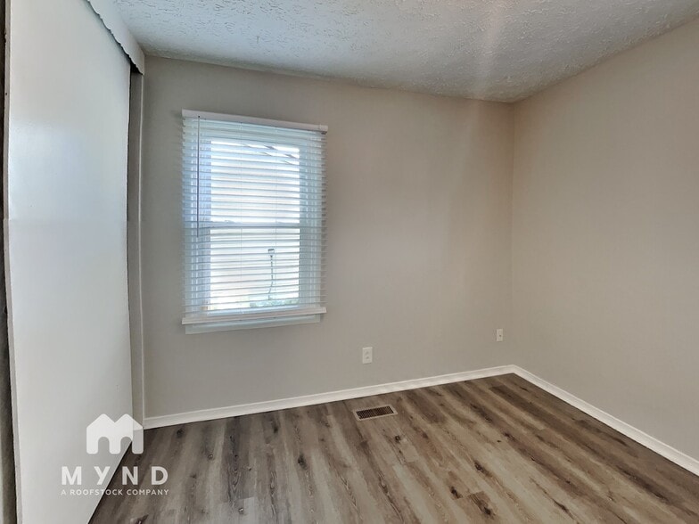 Building Photo - 6649 Meadowlark Dr