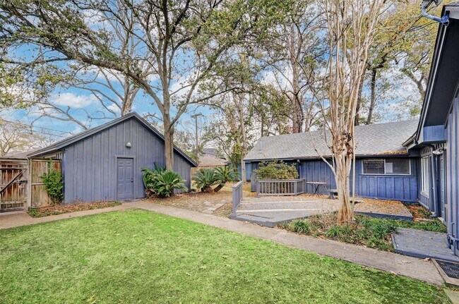 Building Photo - 8730 Cedarspur Dr