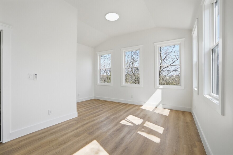 Building Photo - 2210 Eureka Ter