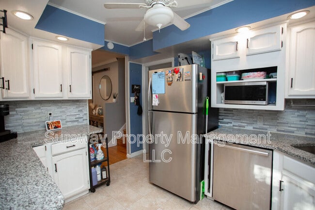 Building Photo - 403 University Blvd