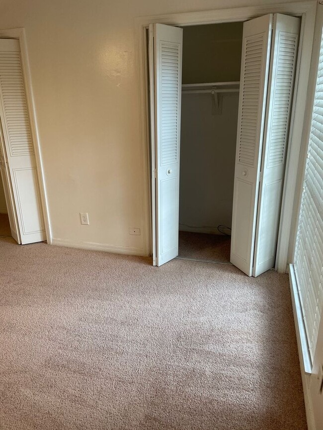 Building Photo - Ground floor One bedroom condo