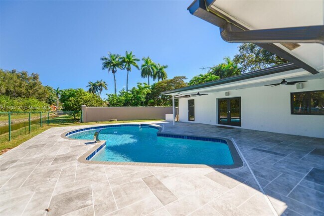 Building Photo - 11811 NW 5th Ct