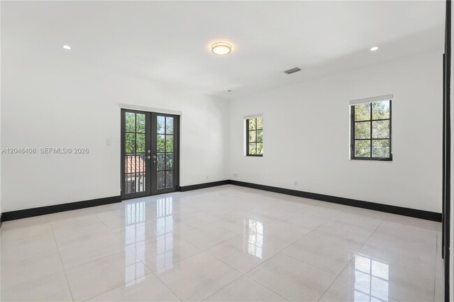 Building Photo - 519 Alhambra Cir