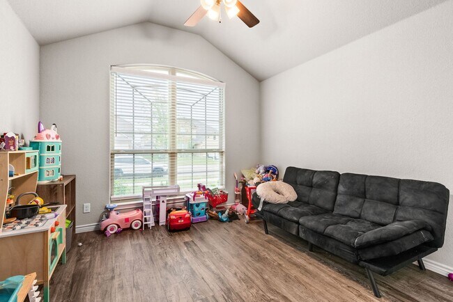 Building Photo - 907 Mclaury Cove