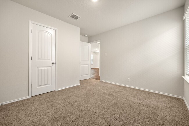 Building Photo - Modern 3/2 Home | Open Living | Private Primary Suite Retreat