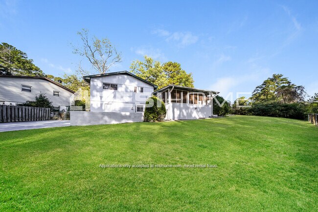 Building Photo - 8088 Picadilly Ct