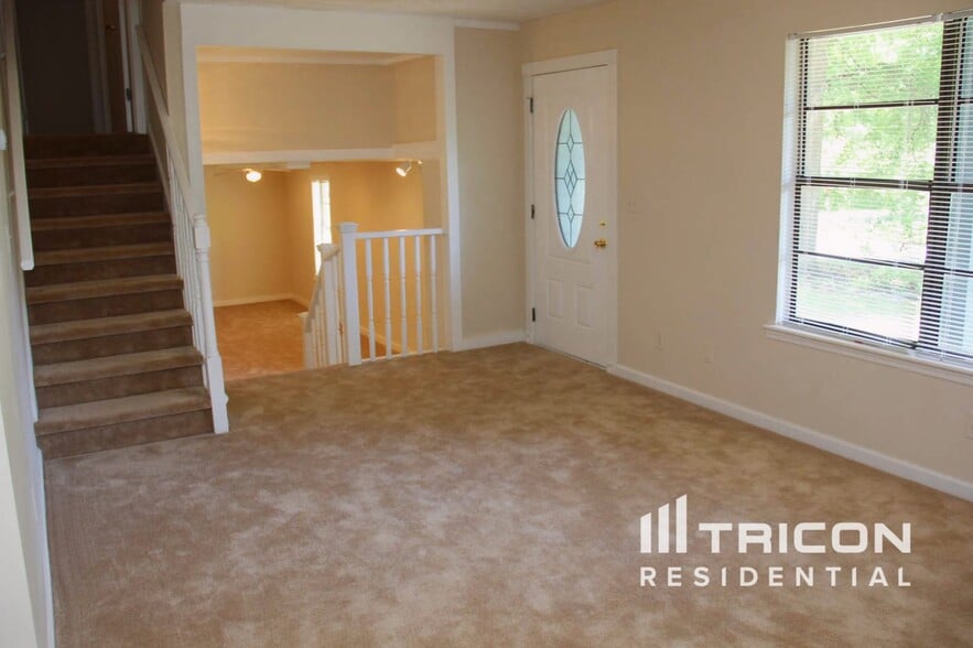 Building Photo - 3516 Estes Park Dr SW